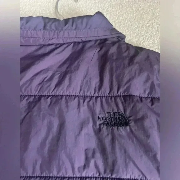The North Face Woman’s Purple Puffer Jacket. Size Small - Picture 7 of 8